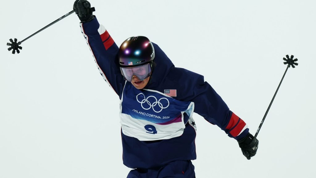 Freeskiingul la Jocurile Olimpice: Spectacol de excelență în calificările de big air Judecătorii s-au confruntat cu o sarcină dificilă, duminică seară, în timpul calificărilor pentru proba de big air la Jocurile Olimpice de iarnă de la Milano-Cortina din 2026