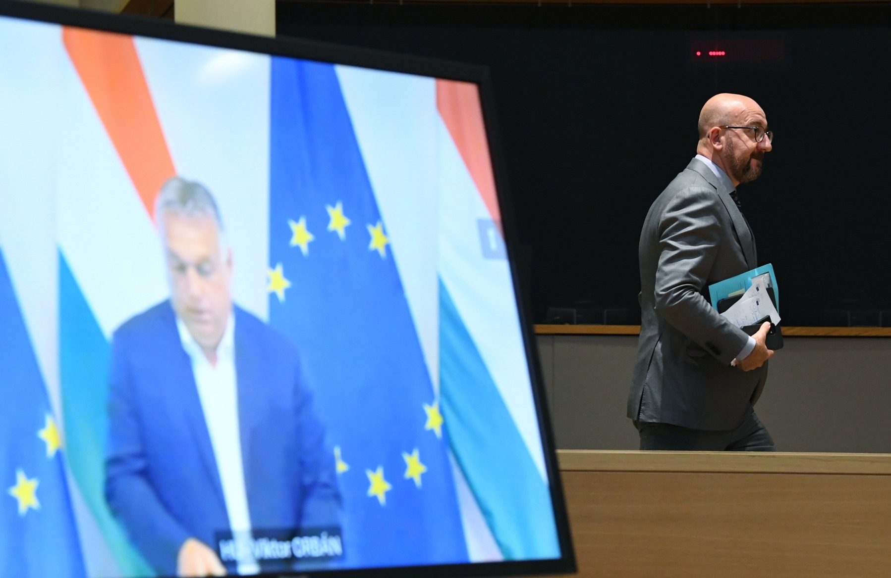 Comisia Europeană pregătește interzicerea permanentă a importurilor de petrol din Rusia, anunțată înainte de alegerile din Ungaria Pe fondul tensiunilor crescânde generate de războiul din Ucraina, Uniunea Europeană se pregătește să ia o decizie radicală în privința dependenței de energie provenită din Rusia