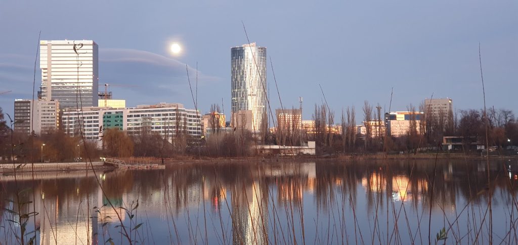 Piața de birouri din București a înregistrat în 2025 o stagnare neașteptată după mai bine de două decenii de creștere continuă, marcând cel mai liniștit an din istoria recentă a sectorului