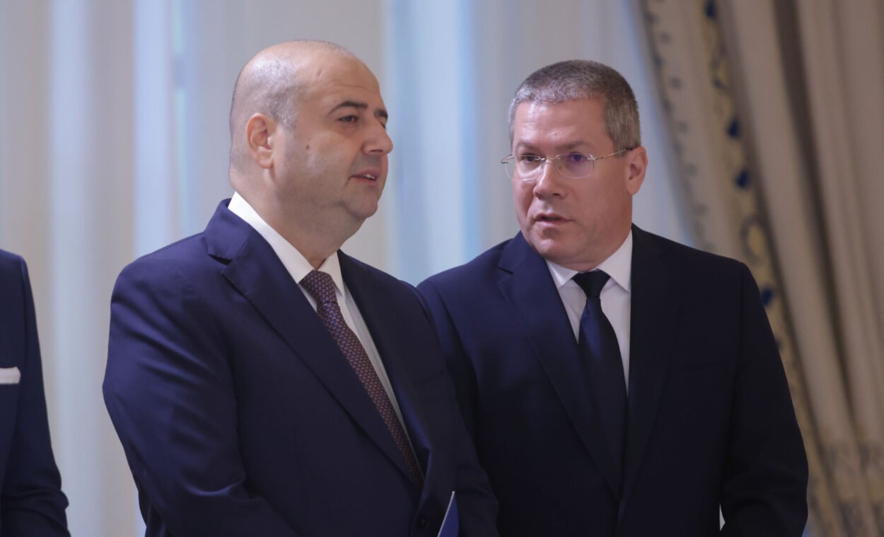 Mișcare surprinzătoare în peisajul politic și judiciar al României: avocata AUR, Silvia Uscov, a lansat o serie de inițiative menite să pună sub semnul întrebării validitatea numirii unor judecători ai Curții Constituționale, cu accent pe Dacian Dragoș și Mihai Busuioc