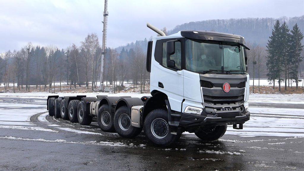 Tatra lansează primul camion 16×16 din istoria sa, destinat Australia Producătorul ceh Tatra a realizat un salt tehnologic major prin fabricarea primului camion 16×16 din istoria companiei, destinat unei importante companii de telecomunicații din Australia