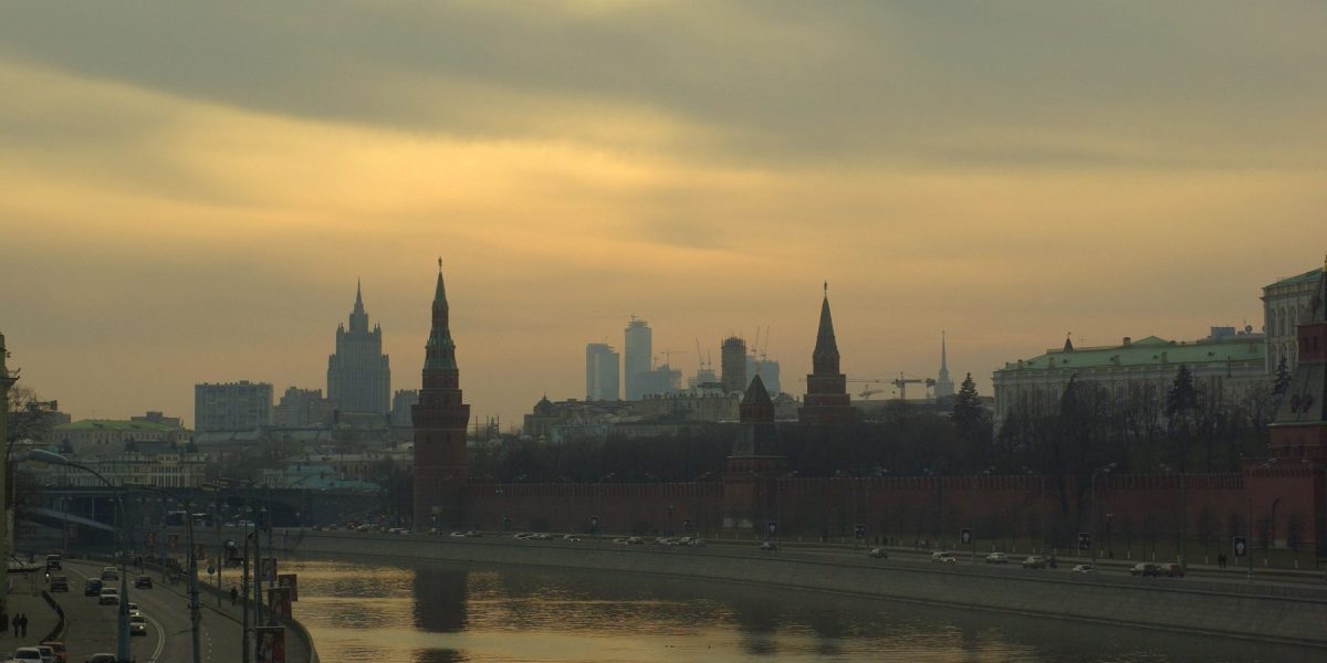 2560px-Ministry_of_Foreign_Affairs_building_Moscow_Kremlin_and_Moscow_International_Business_Center.jpeg - JurnalUrban