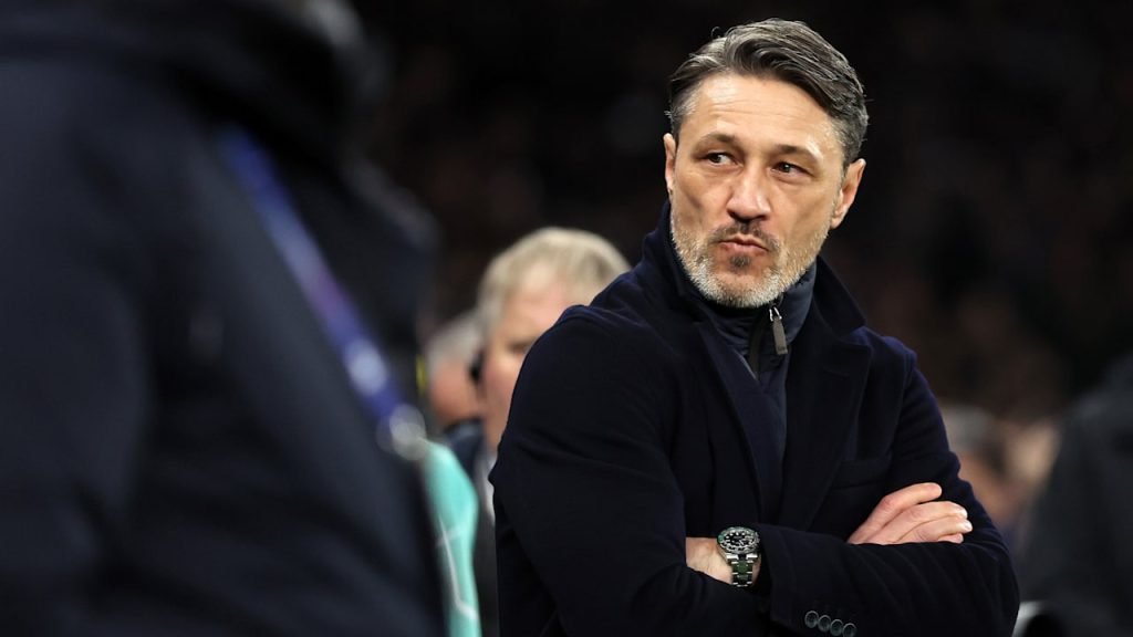 Borussia Dortmund își reface apărarea înainte de confruntarea cu Mainz 05 Borussia Dortmund se pregătește pentru o partidă crucială în cadrul etapei cu numărul 22 din Bundesliga, întâlnind astăzi pe Mainz 05, începând cu ora 20:30, pe teren propriu