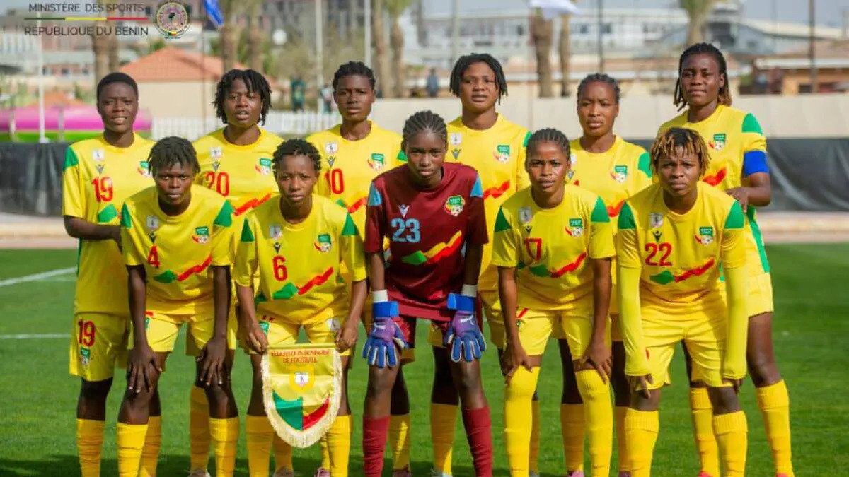Victorie crucială pentru Amazoanele din Benin în drumul spre Cupa Mondială U20 Într-o partidă istorică disputată la Cairo, echipa națională U20 feminină a Beninului, cunoscută sub numele de Amazoanele din Benin, a obținut o victorie importantă în fața Egiptului, cu 1-0