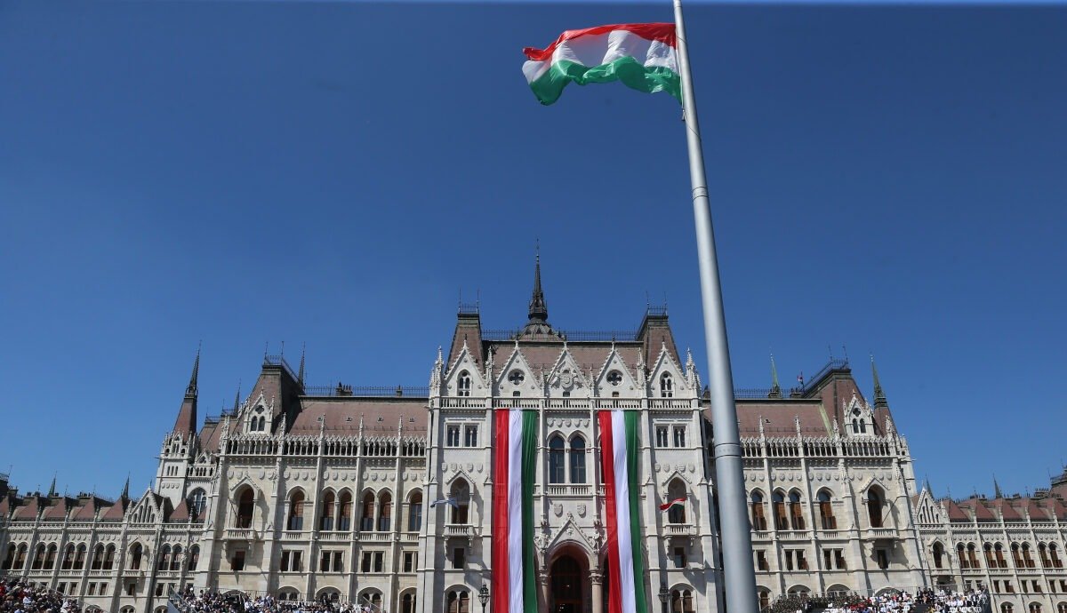 Ungaria intră în cea mai recentă criză politică, după ce opoziția anunță intenția de a limita dreptul de vot pentru românii cu dublă cetățenie Belgrad, Budapest – Partidul opoziției din Ungaria, Coaliția Democrată (DK), a dat startul unei manevre politice care ar putea avea implicații profunde asupra modului în care se vor desfășura alegerile din viitor