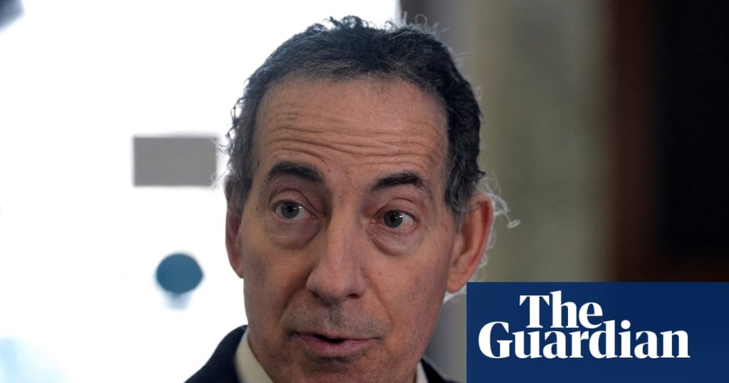 Acuzații grave împotriva Departamentului de Justiție în cazul Epstein Un lider democrat din Camera Reprezentanților, Jamie Raskin, a acuzat luni Departamentul de Justiție al Statelor Unite că a realizat „redacții misterioase” în documentele legate de Jeffrey Epstein, ceea ce a dus la obscurizarea numelui abuzatorilor și la expunerea identităților victimelor dezvăluite