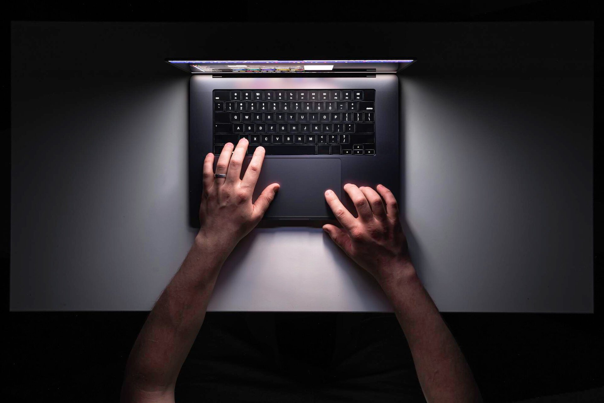 Sectorul IT al României contribuie semnificativ la economia națională, reprezentând peste 7% din Produsul Intern Brut (PIB), conform celor mai recente estimări ale Asociației Patronale a Industriei de Software și Servicii (ANIS)