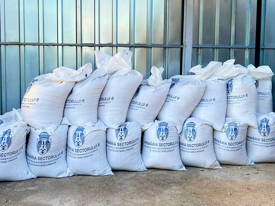 Primăria Sectorului 1 intensifică măsurile pentru combaterea ninsorii și a gheții în Capitală, într-un efort comun de menținere a siguranței pietonale și rutiere