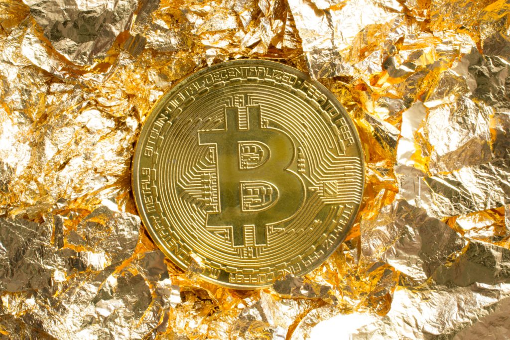 Bitcoin le șochează din nou: cotația scade sub pragul de 72.000 de dolari, atingând cel mai redus nivel din ultimele luni Piața criptomonedelor traversează o perioadă de volatilitate acută, iar poveștile recente de pe scena Bitcoin nu fac excepție