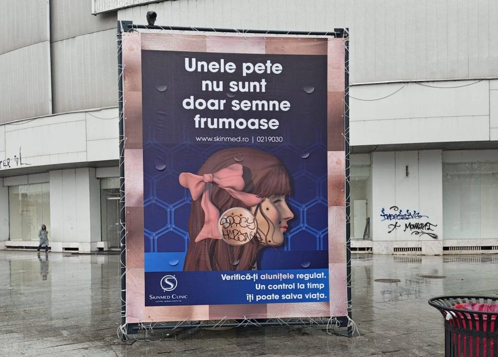 Primăria Generală elimină reclamele ilegale de pe trotuare; Ciucu: „Nu plăteau taxe, doar făceau bani”