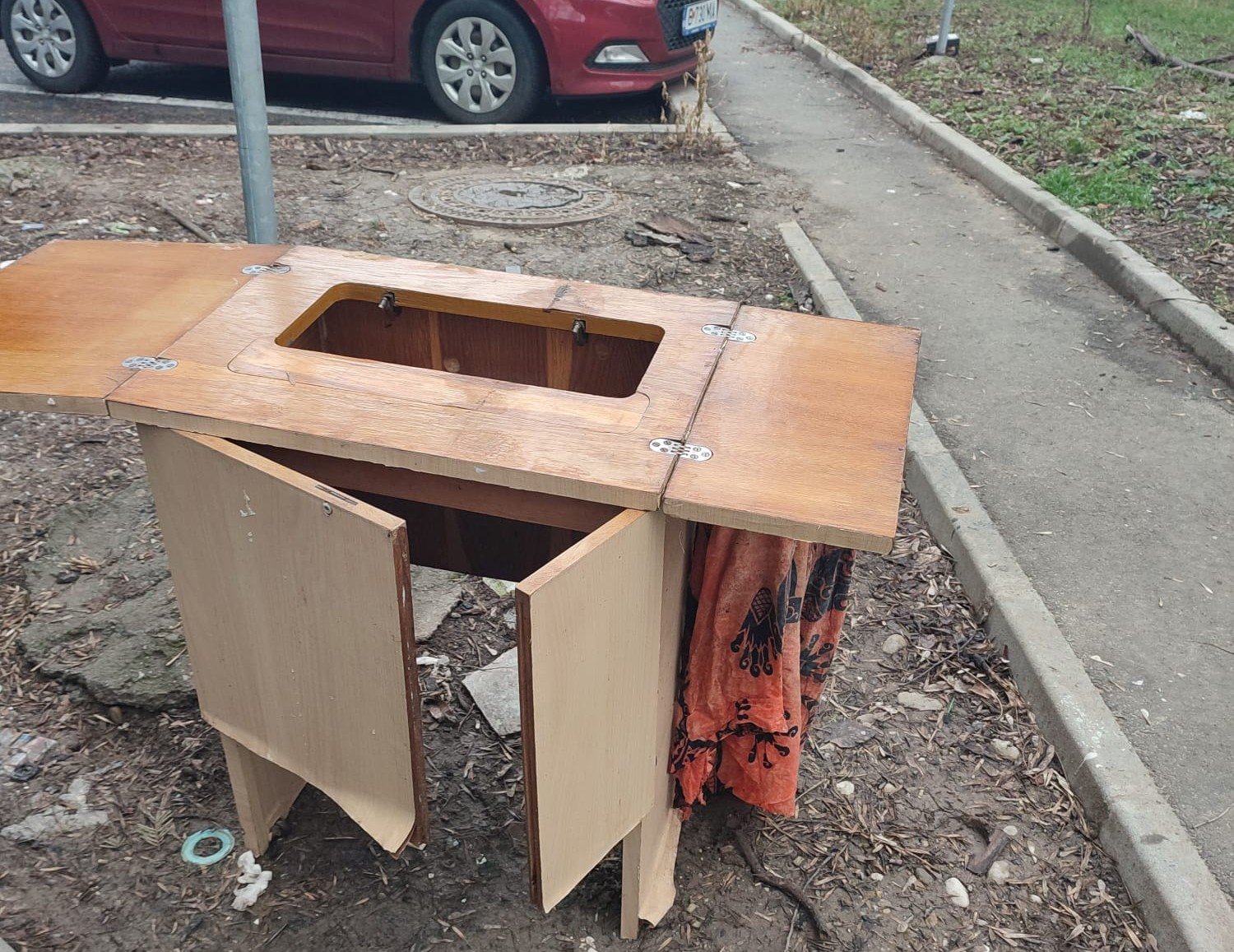 Salubrizarea în Sectorul 6 al Capitalei a înregistrat în cursul unei singure zile o reușită importantă în combaterea fenomenului de abandon ilegal de deșeuri, fiind ridicate peste cinci tone de gunoi de pe domeniul public