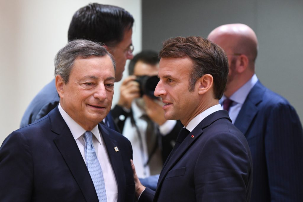 Mario Draghi avertizează asupra deteriorării mediului economic european și subliniază necesitatea unor măsuri urgente pentru redresare Liderii europeni au fost convocați joi pentru a discuta multiplele provocări cu care se confruntă Uniunea Europeană în contextul economic actual, iar discursul fostului prim-ministru italian Mario Draghi a atras atenția asupra gravității situației și asupra necesității de a adopta măsuri rapide pentru redresare