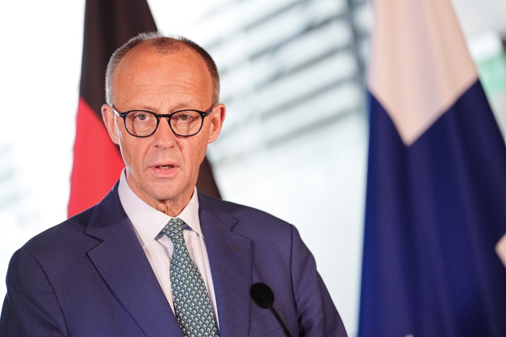 Germania ia în vedere restricții stricte pentru social media și copii, pe fondul îngrijorărilor privind impactul asupra dezvoltării lor Guvernul german și partidele politice din țară discută intens despre limitele de utilizare a rețelelor sociale pentru copii, în contextul în care experții avertizează asupra consecințelor pe termen lung provocate de timpul excesiv petrecut în fața ecranelor