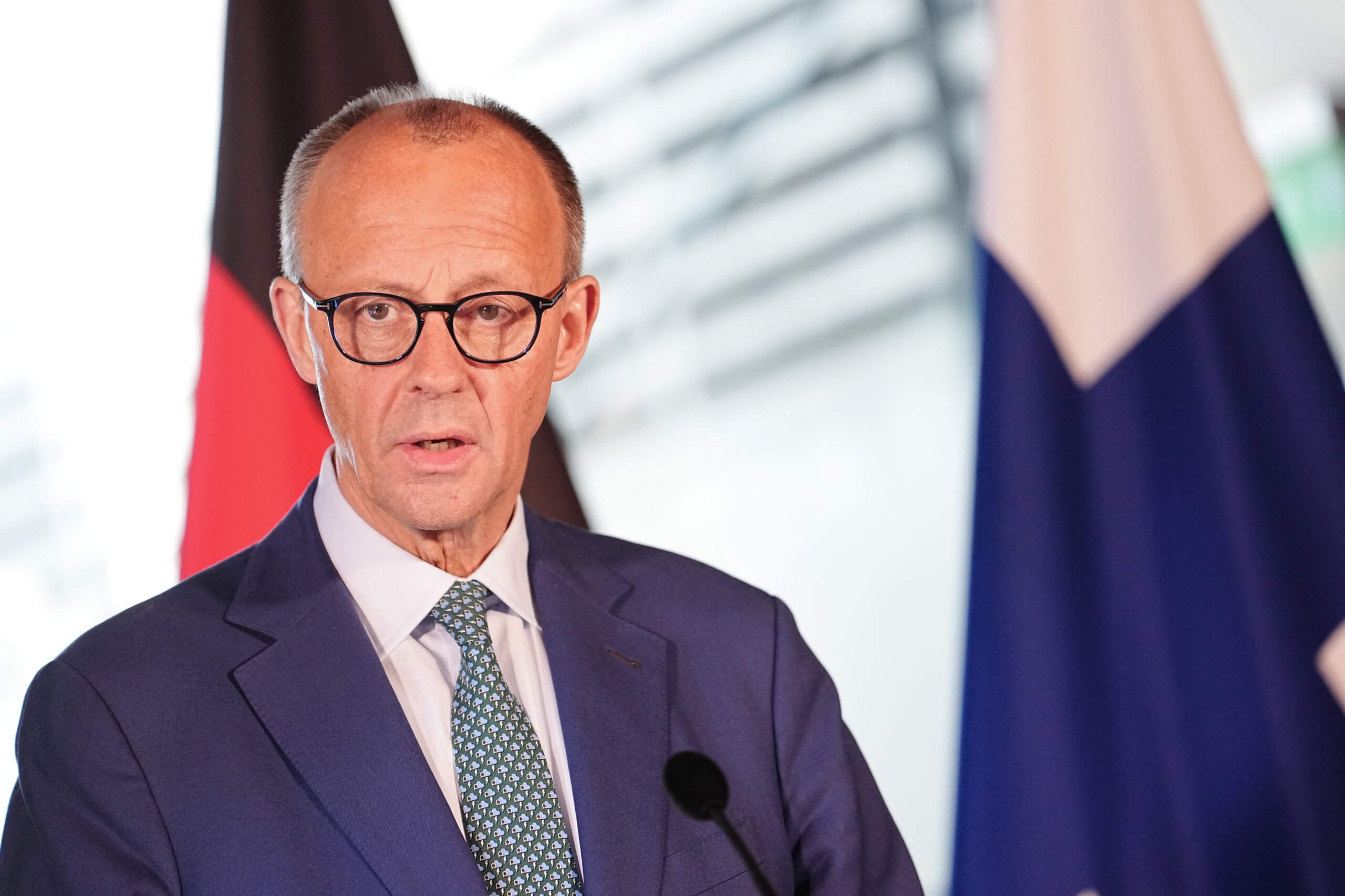Germania ia în vedere restricții stricte pentru social media și copii, pe fondul îngrijorărilor privind impactul asupra dezvoltării lor Guvernul german și partidele politice din țară discută intens despre limitele de utilizare a rețelelor sociale pentru copii, în contextul în care experții avertizează asupra consecințelor pe termen lung provocate de timpul excesiv petrecut în fața ecranelor