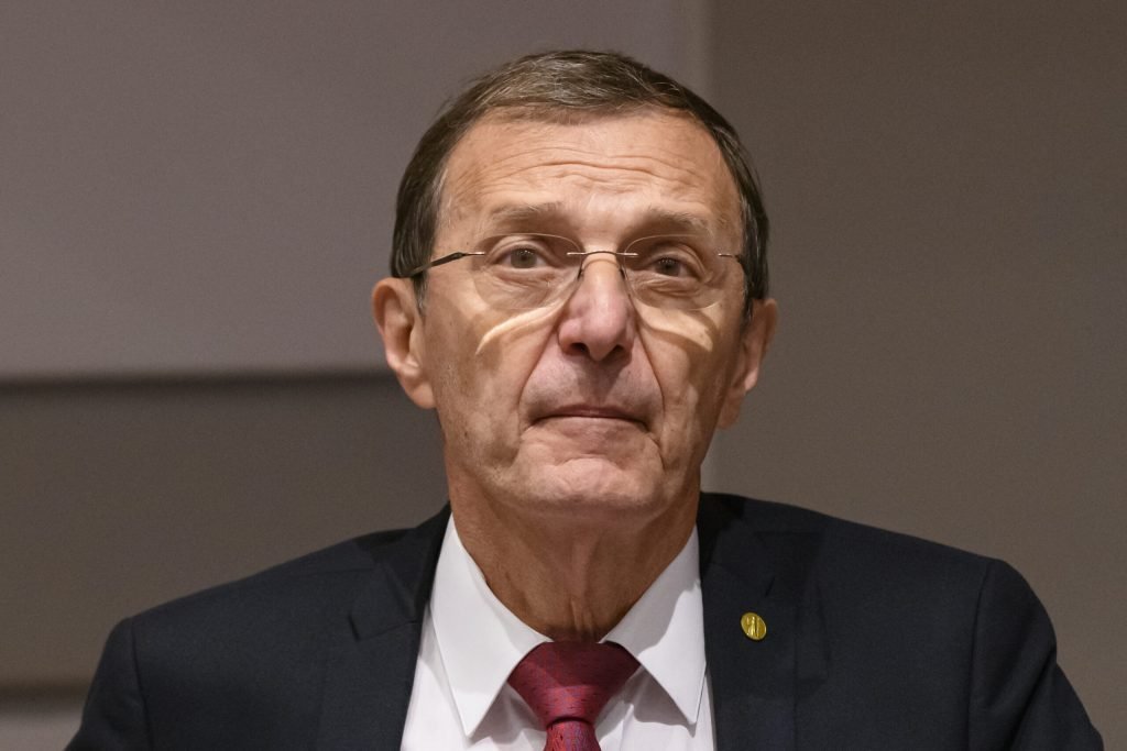 Reacție a Academiei Române după acuzațiile legate de modificările legislative privind patrimoniul național Academia Română a emis joi un comunicat oficial pentru a clarifica poziția instituției în urma unor acuzații aduse public de senatorul USR Ștefan Pălărie
