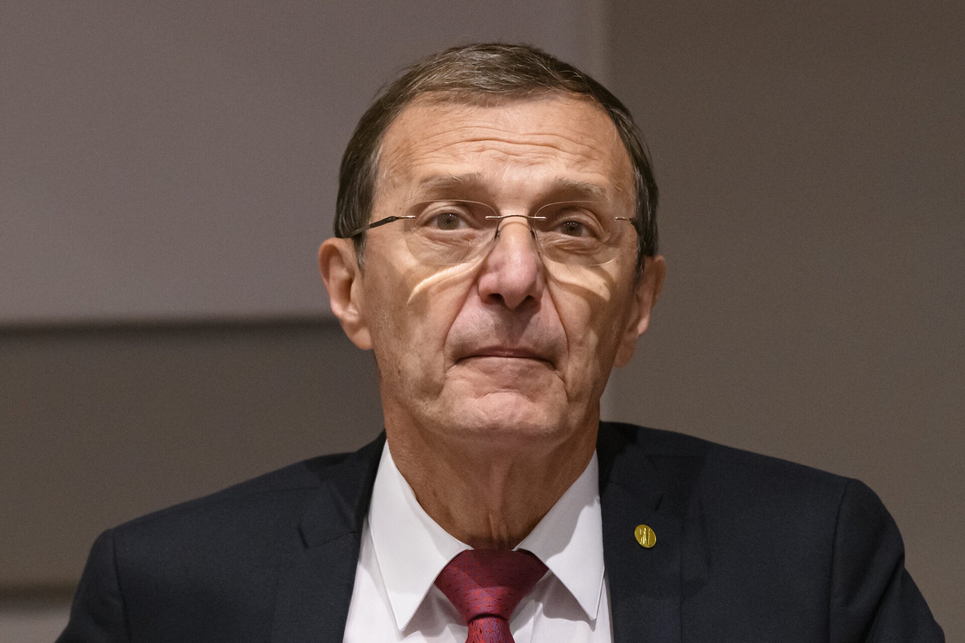 Reacție a Academiei Române după acuzațiile legate de modificările legislative privind patrimoniul național Academia Română a emis joi un comunicat oficial pentru a clarifica poziția instituției în urma unor acuzații aduse public de senatorul USR Ștefan Pălărie