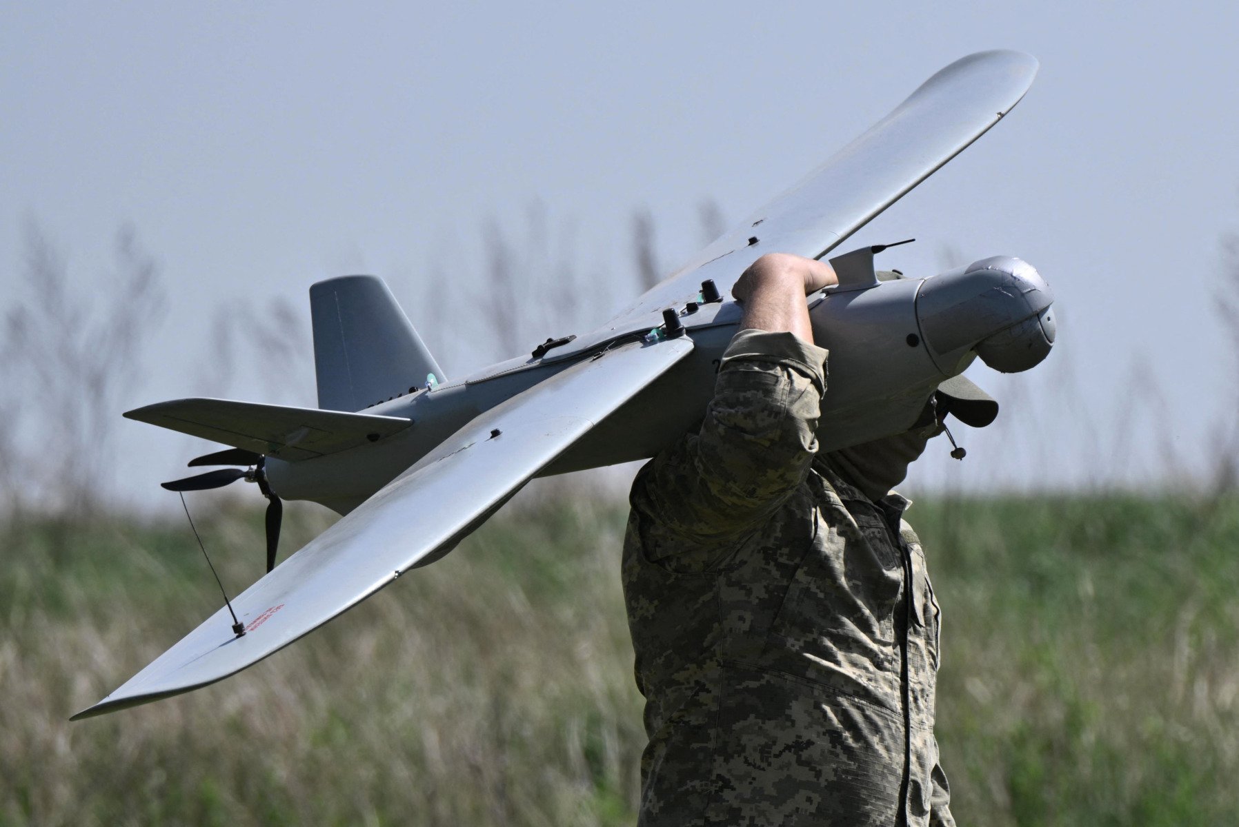 Primele drone ucrainene fabricate în Europa, în special în Germania, urmează să devină operaționale până la mijlocul lunii februarie, a anunțat duminică președintele Volodimir Zelenski