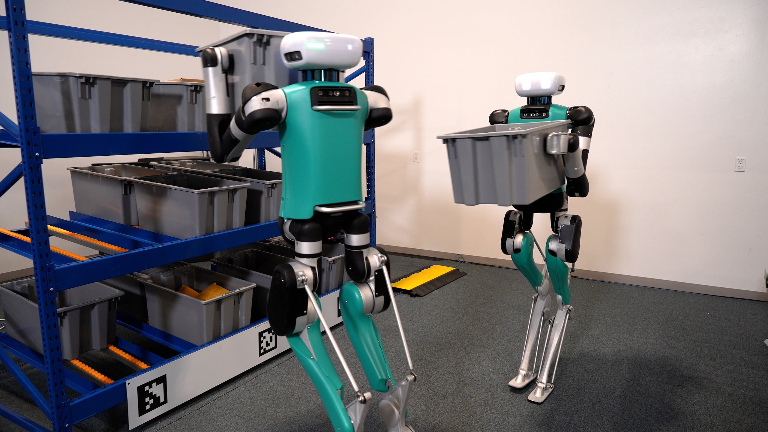 Robotii umanoizi, odată considerați doar ca prototipuri de laborator, au devenit treptat parte integrantă din fabrici, depozite și sectorul serviciilor