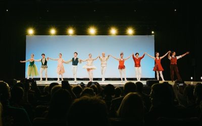 Balerinii-din-distributie-la-apalauze-la-finalul-Galei_Foto-Alex-Damian-.jpeg - JurnalUrban