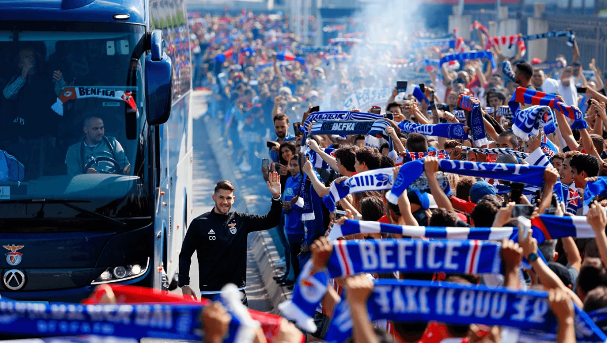 Atmosfera vibrantă din Tondela: Benfica și evoluția decisivă a lui Trubin Noaptea trecută, Tondela a fost martoră la un spectacol fotbalistic vibrant, cu ocazia meciului din I Liga între gazdele locale și echipa de tradiție Benfica