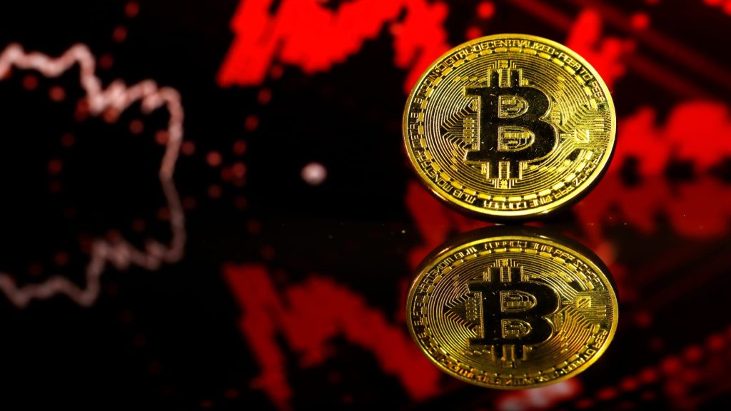Bitcoin briefly breaks below $61,000 as sell-off intensifies