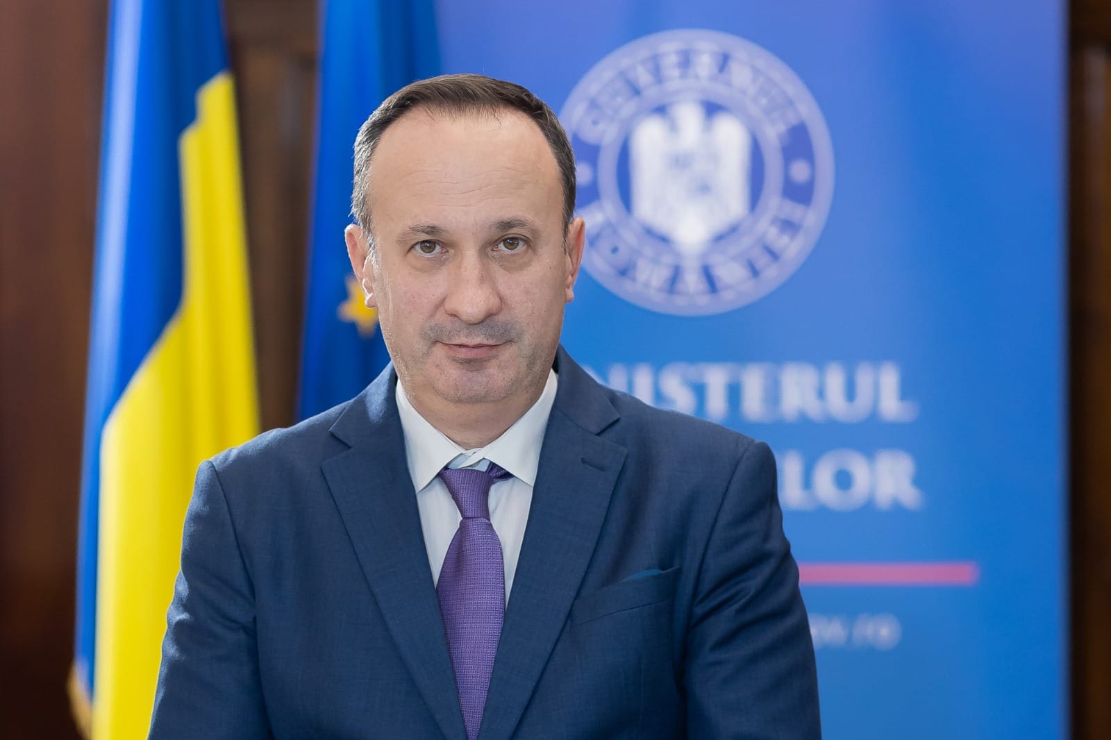 Deputatul social-democrat Adrian Câciu, fost ministru al Finanţelor, a propus duminică un set de măsuri, printre care planuri de relansare economică şi de solidaritate, adoptarea bugetului de stat pe anul 2026, stoparea creşterii preţurilor la alimente şi utilităţi, revigorarea industriei şi relansarea sectorului construcţii, drept soluţii pentru a ieşi din recesiunea economică în care se află ţara