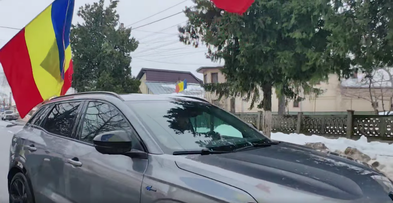 Călin Georgescu, fost candidat la alegerile prezidențiale și figură controversată a scenei publice românești, a ajuns marți la Poliția Buftea pentru o serie de verificări legale în contextul unui dosar penal în curs