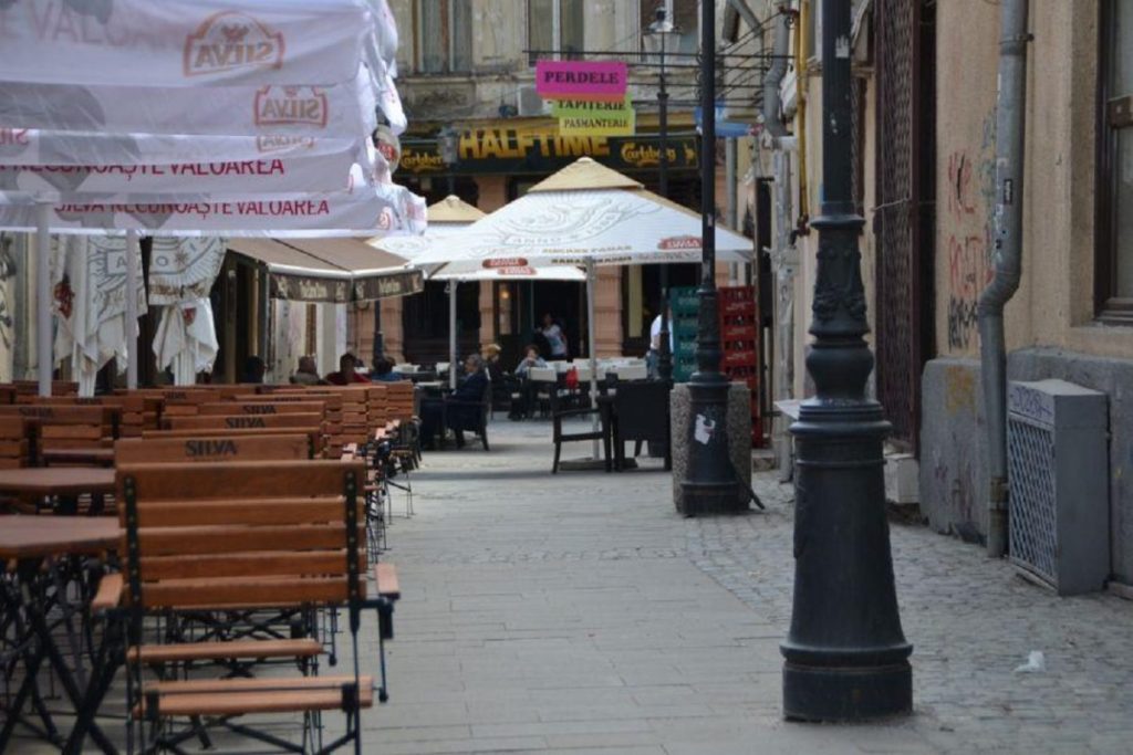 Justiția românească avansează cu încă o anchetă de amploare privind activități ilegale legate de traficul cu arme și violența extremă în centrul Bucureștiului