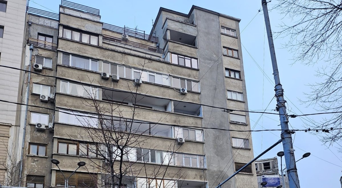 Chiriile locuințelor administrate de Administrația Fondului Imobiliar (AFI) din București, care au rămas neschimbate de aproape 16 ani, s-ar putea triple sau chiar de zeci de ori începând cu anul viitor, după ce primarul general Ciprian Ciucu a anunțat intenția de a propune această măsură în Consiliul General al Capitalei