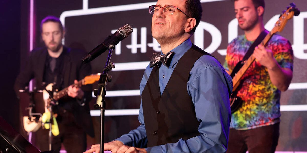 Producer and band leader Kenny Davidsen sings during a birthday party benefit for Las Vegas Rev ...