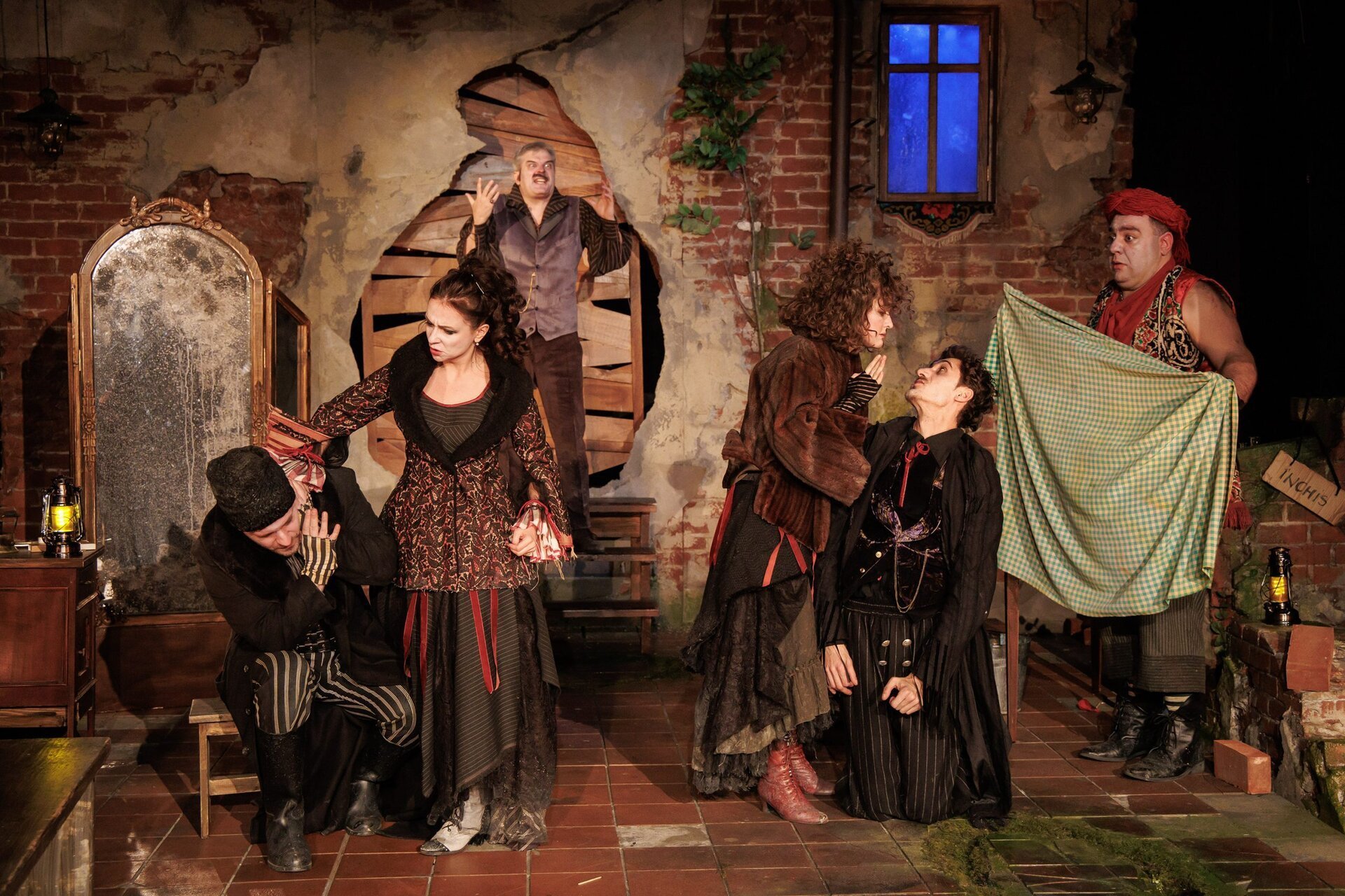 Reprezentațiile celei mai savuroase comedii din teatrul românesc revin pe scena bucureșteană, aducând la viață universul hilar și plin de savoare al lui Ion Luca Caragiale