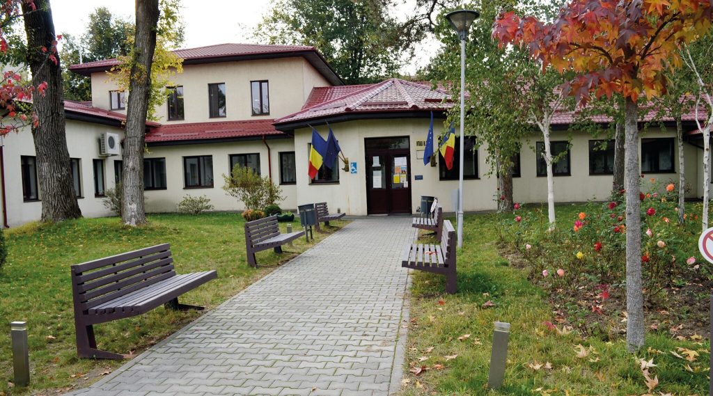 Bucureștiul, sub semnul ninsoarelor torențiale: autoritățile acționează pentru siguranța cetățenilor În fața viscolului și a ninsorilor abundente care au acoperit Capitala, autoritățile au luat măsuri rapide pentru a proteja populația, suspendând activitatea unor instituții cheie