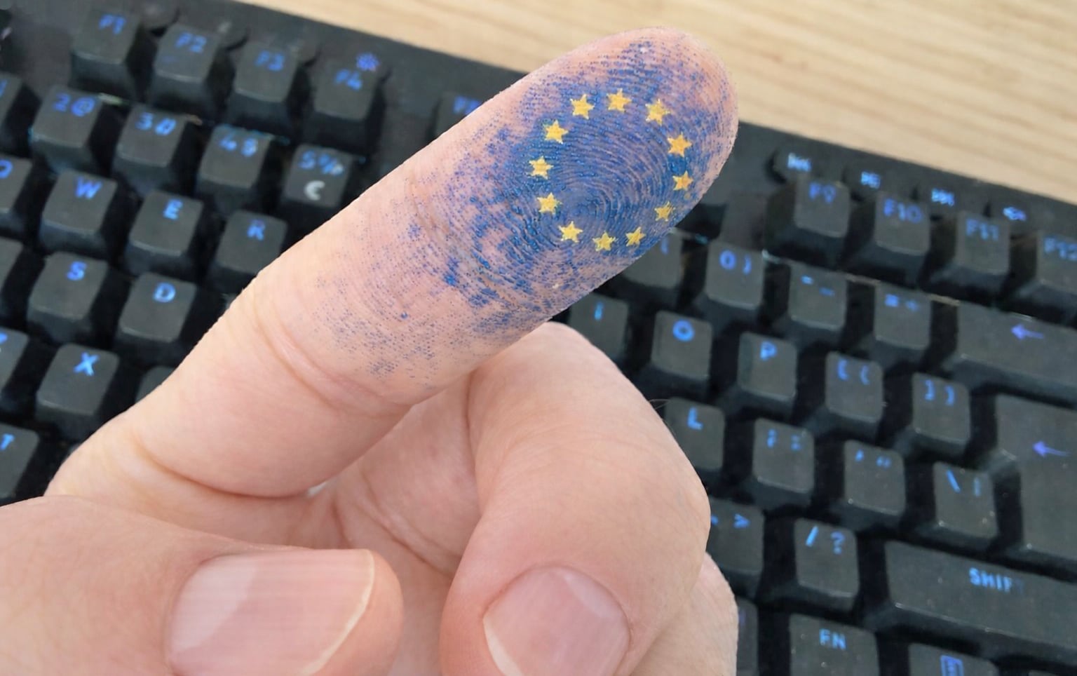 Uniunea Europeană avansează cu pași siguri în digitalizarea cooperării polițienești, propunând un nou sistem numit Prüm II, menit să accelereze și să automatizeze schimbul de date biometrice între statele membre