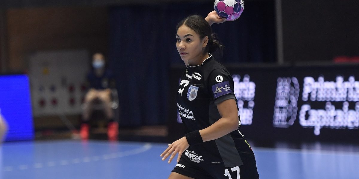 Elizabeth-Omoregie_INQUAM_Photos_Alex-Nicodim_.jpg - JurnalUrban