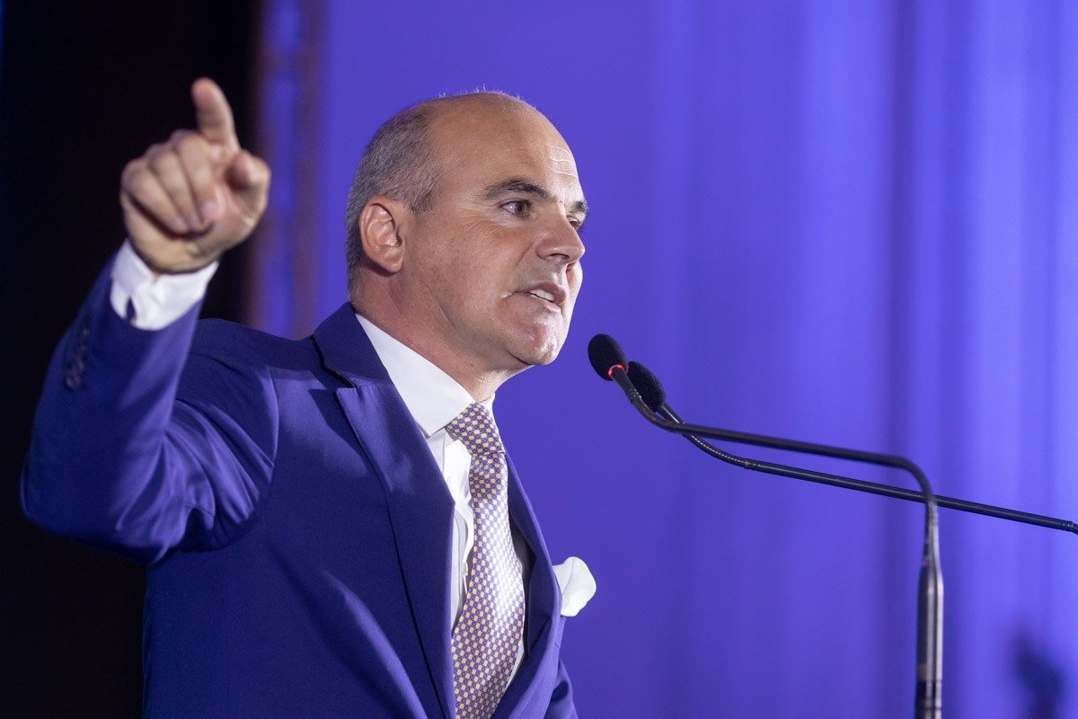 Rareș Bogdan îl critică pe Ilie Bolojan înainte de ședința PNL: „Se aseamănă cu Guvernul Ciorbea”
