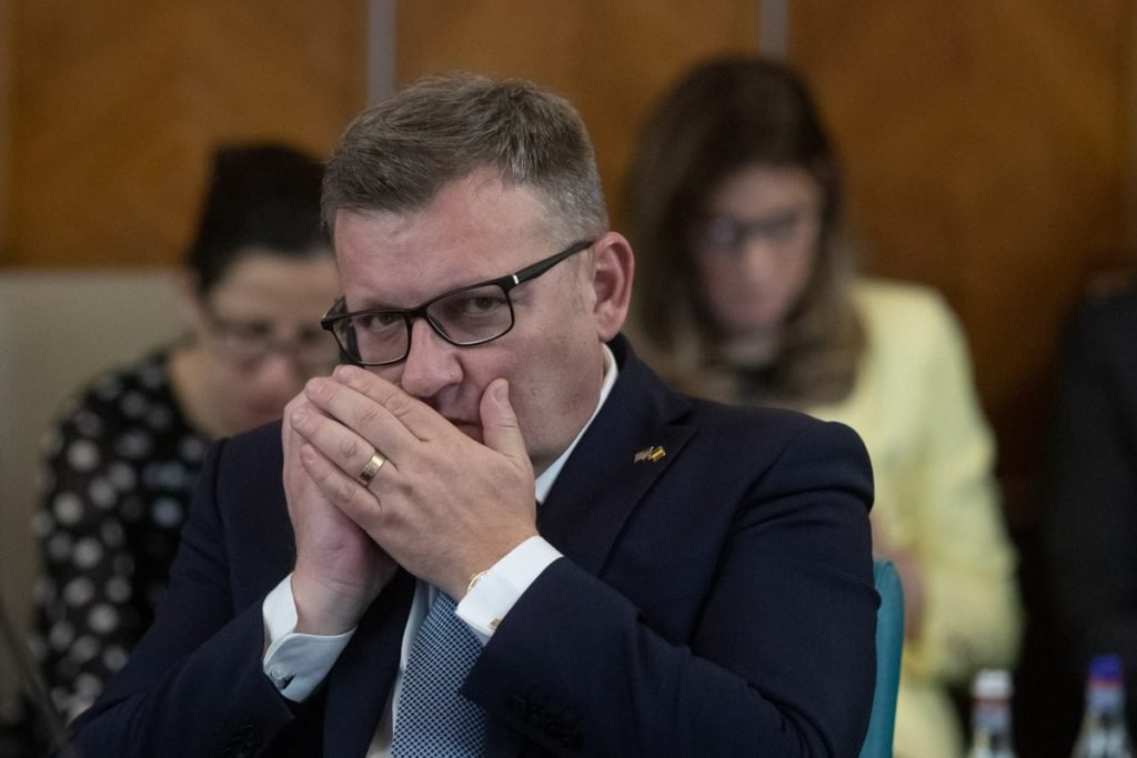 PSD lansează noi critici la adresa premierului Ilie Bolojan, în plin război politic După o perioadă relativ calmă, marcată de vizita la Ierusalim a președintelui Sorin Grindeanu, scena politică din România se reîntoarce la tensiuni intense