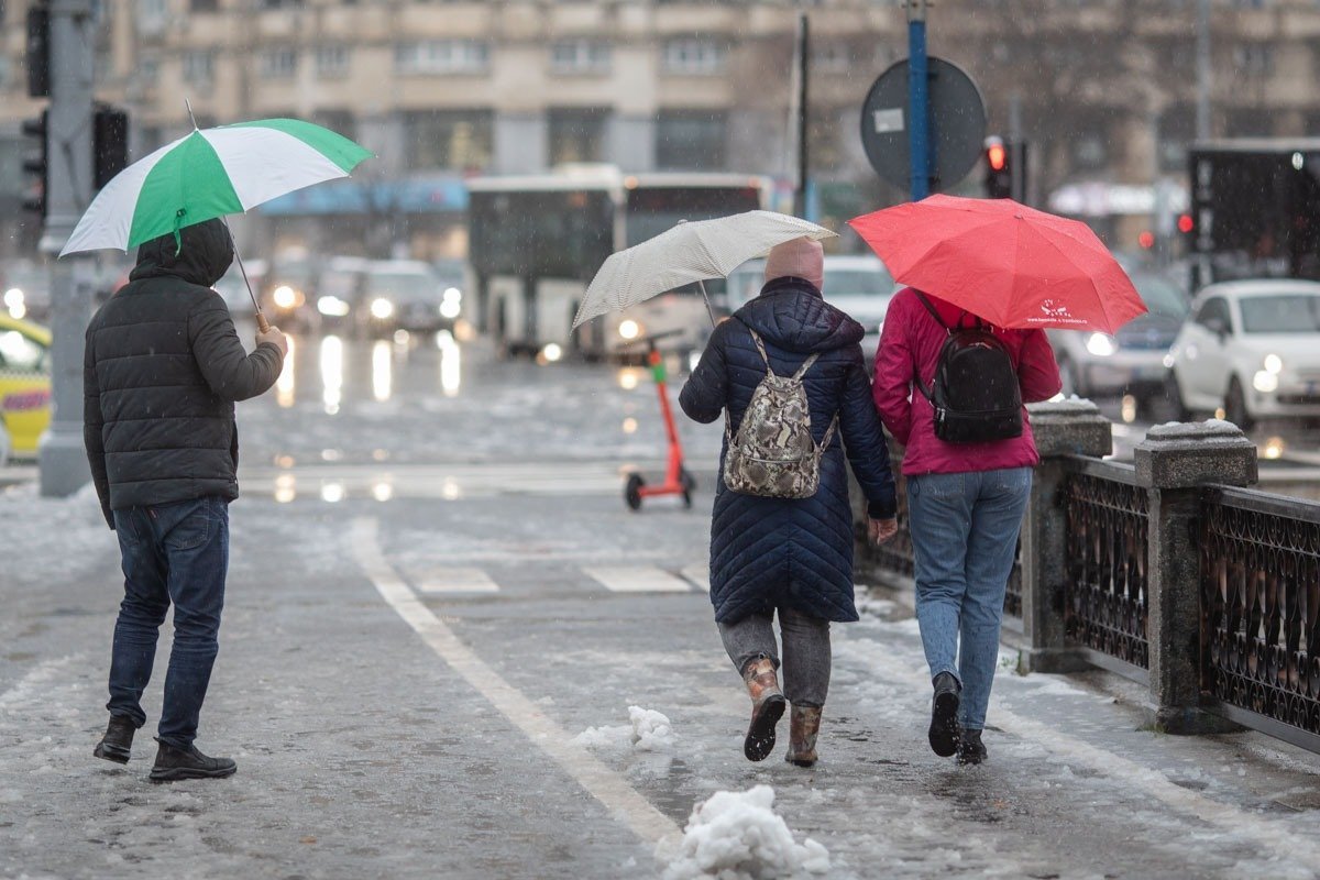 Vremea extremă se installa din nou în România, afectând deja o mare parte a țării cu precipitații însoțite de ninsori, polei și rafale de vânt puternic