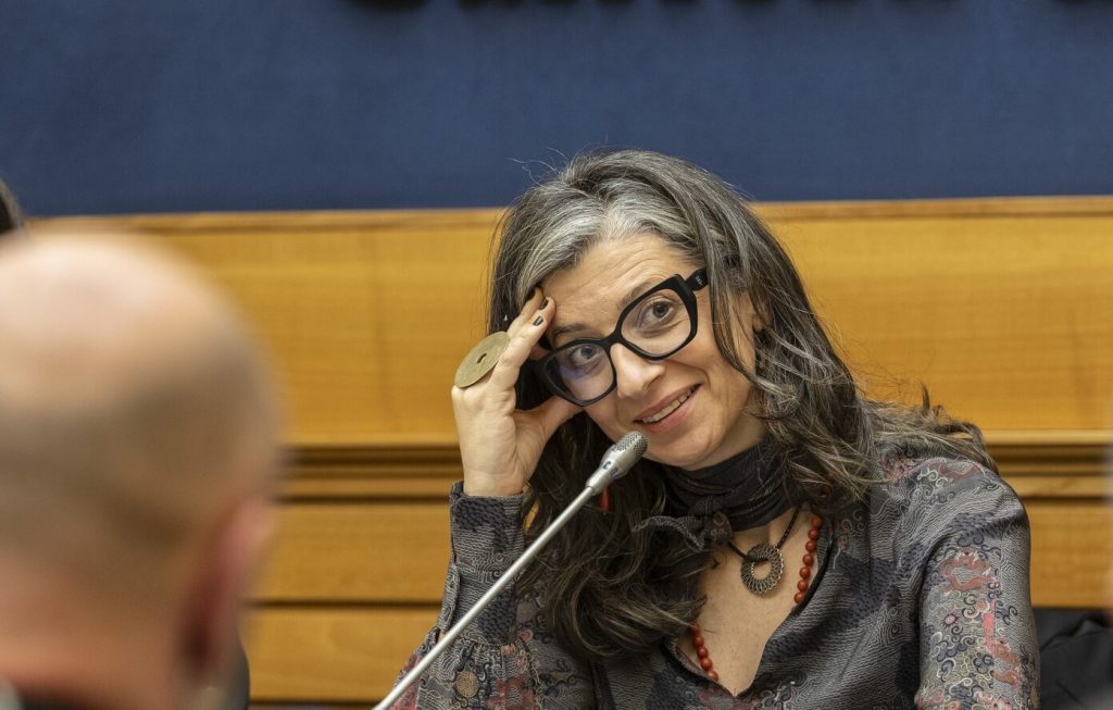 Cehia cere demisia raportorului ONU după declarații controversate despre Israel și antisemitism Sud-estul Europei a fost aruncat în centrul unei deliberări aprinse, după ce Ministerul de Externe al Cehiei a solicitat public raportorului special al ONU pentru situația drepturilor omului, Francesca Albanese, să demisioneze, motivând declarațiile sale considerate a fi antisemite