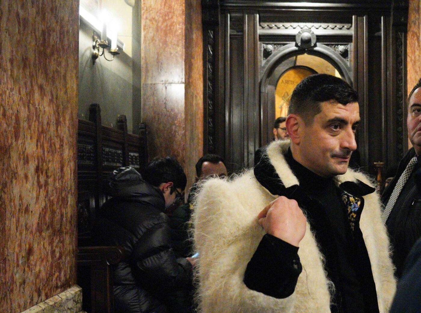 Liderul extrem de influent și controversat al grupării suveraniste, George Simion, a făcut recent un apel neașteptat, solicitând intervenția externă din partea partenerilor occidentali pentru a ajuta la reinstaurarea „democrației” în România
