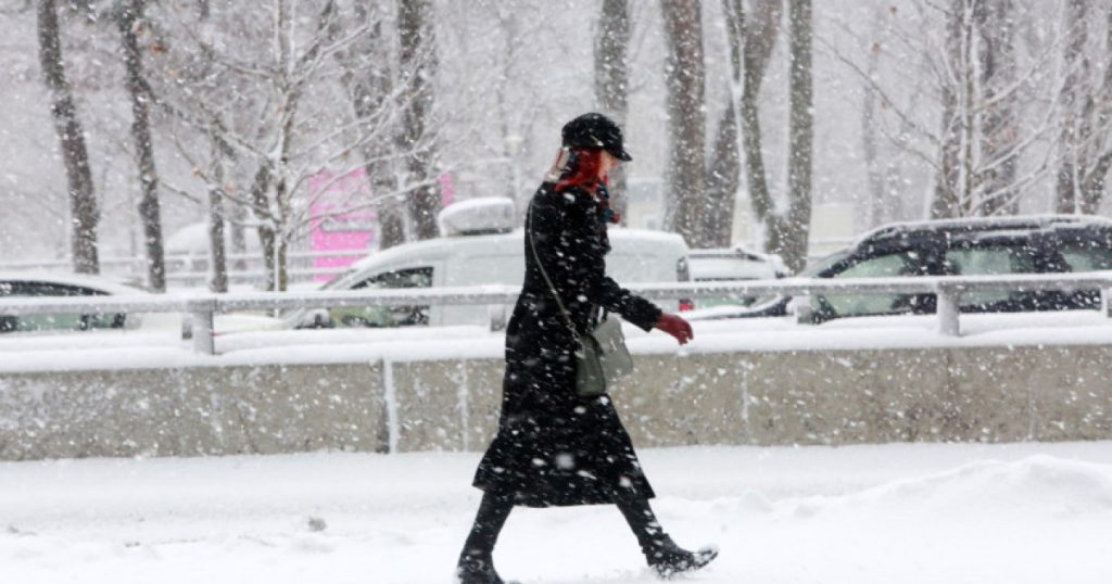 Meteorologii anunță ger, ninsori și strat de zăpadă de 9 centimetri în București. Prognoza pentru următoarele zile
