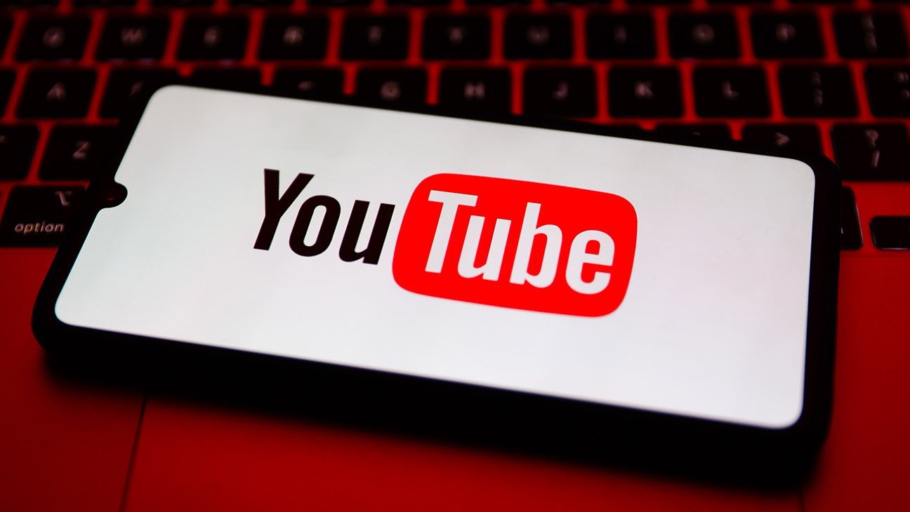YouTube a suferit o eroare masivă: utilizatorii rămân fără conținut Marți seara, platforma video YouTube, deținută de Google, a fost afectată de o întrerupere majoră, lăsând utilizatorii frustrați și fără acces la conținutul preferat