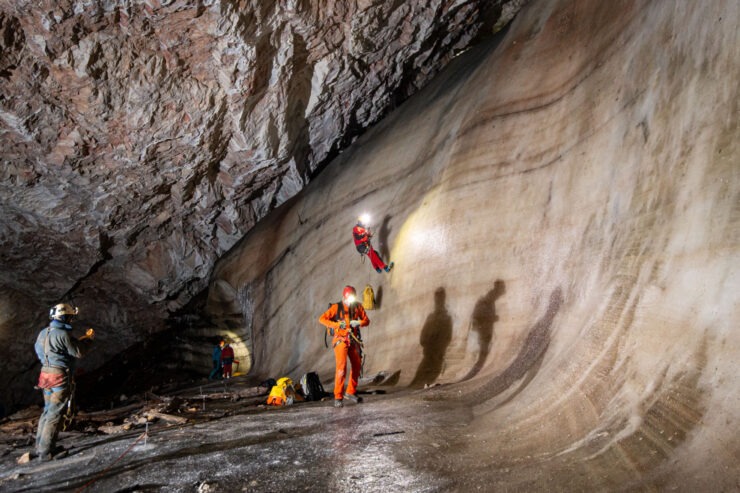 Ghetarul-de-la-Scarisoara-Matej-Blatnik-e1709639764668.jpg - JurnalUrban