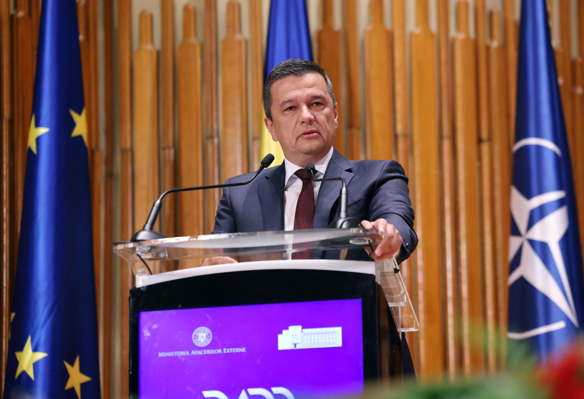 Președintele PSD Sorin Grindeanu descrie relația cu Premierul Ilie Bolojan drept instituțională Președintele PSD, Sorin Grindeanu, a punctat miercuri într-o discuție cu jurnaliștii de la Digi 24 faptul că relația dintre el și premierul Ilie Bolojan se bazează pe respect reciproc și profesionalism, dar că cei doi politicieni au “viziuni diferite”