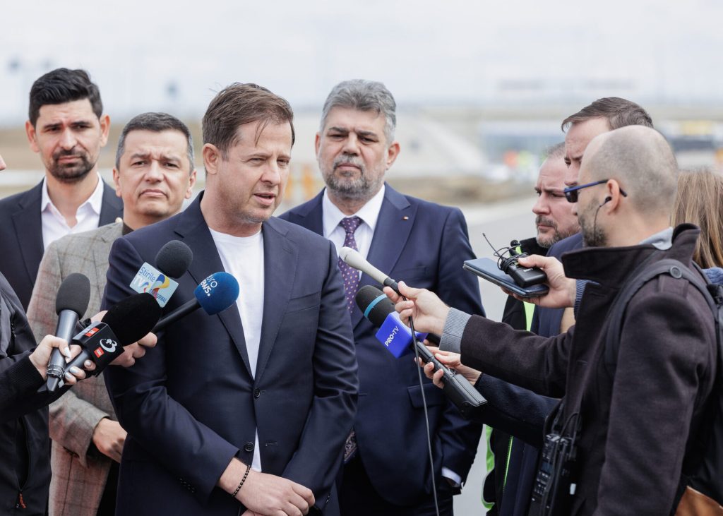 Hubert Thuma acuză PSD că vrea să “USR-izeze” PNL, dezvăluie planuri pentru alegerile prezidențiale și lansează acuzații dure la adresa premierului Nicolae Ciucă La o săptămână după instalarea guvernului condus de Nicolae Ciucă, scena politică românească devine din ce în ce mai agitată, iar tensiunile interne din PNL ies la iveală în mod tot mai expresiv