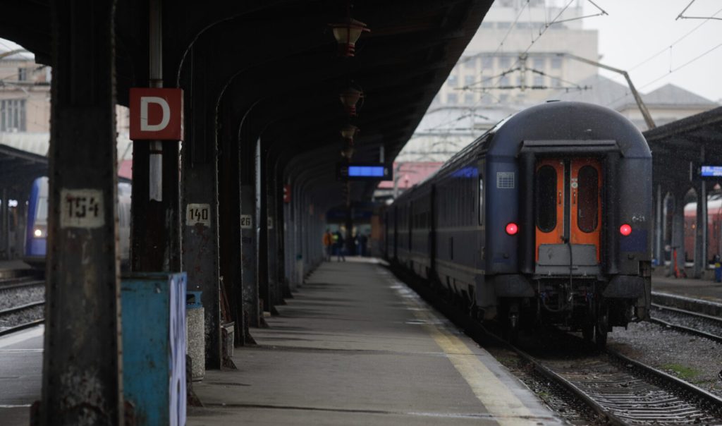 Vandalisme pe instalațiile CFR din două regiuni, inclusiv pe magistrala București-Constanța, cu impact asupra circulației trenurilor