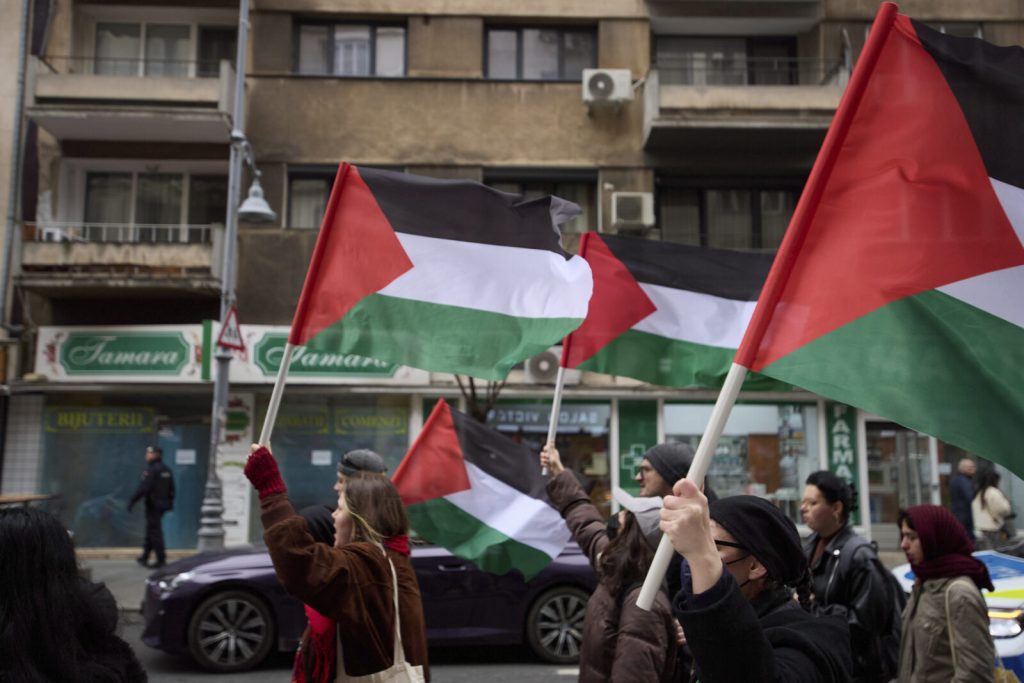 Grup de voluntari români organizează o campanie de ajutor pentru refugiatii palestinieni din Gaza, aflați temporar în București, într-un gest de solidaritate în preajma Ramadanului