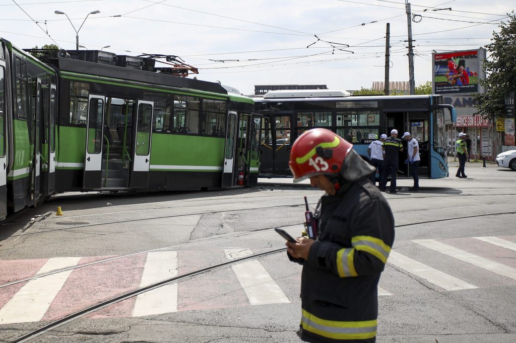 Discuția incendiară despre tarifele de transport în comun din București a reaprins recent dezbaterea publică, scoțând la iveală divergențe profunde legate de gestionarea sistemului și de posibilitatea implementării gratuităților, chiar și pentru pensionari