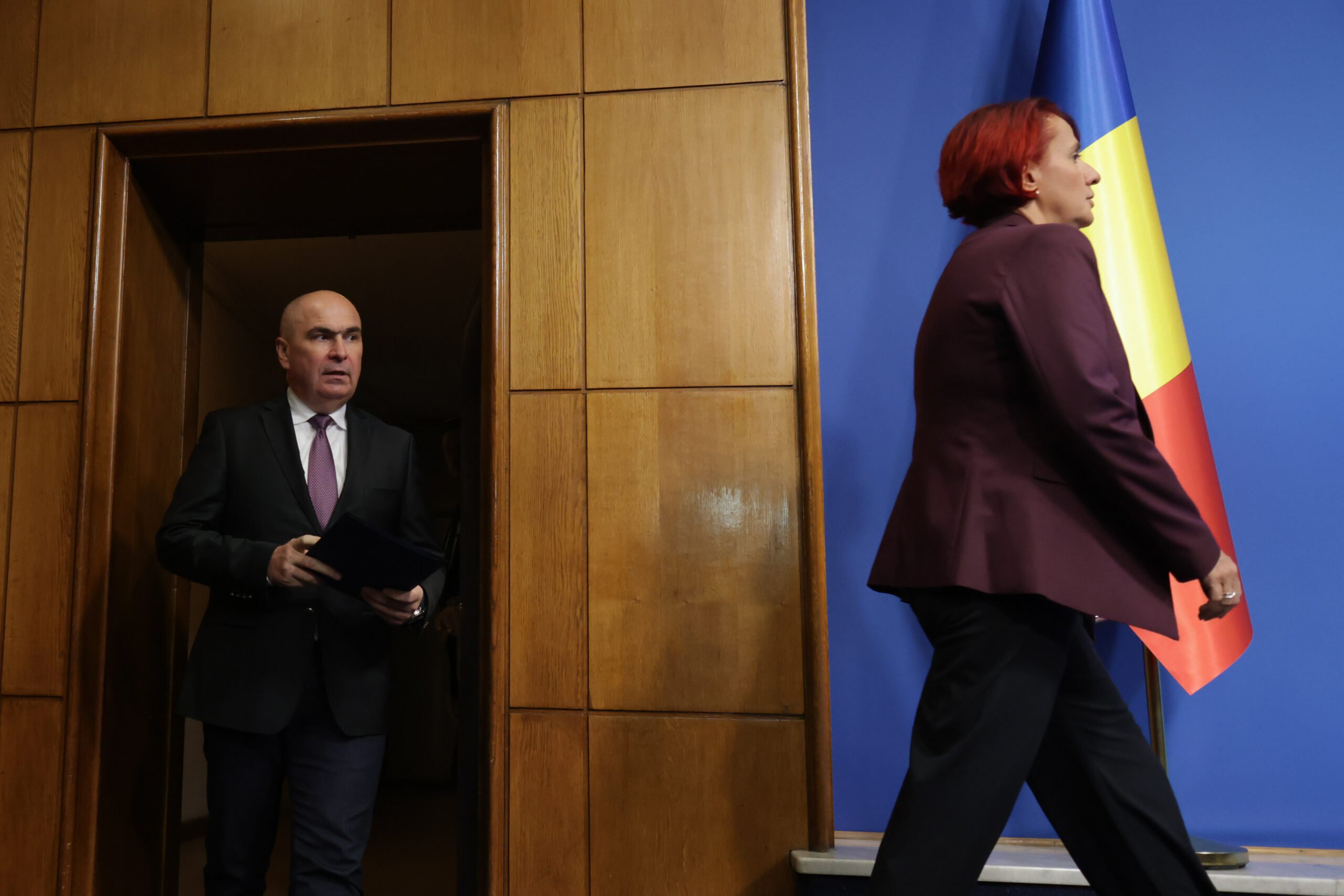 Premierul Ilie Bolojan face primele declarații după decizia CCR privind pensiile magistraților În mijlocul unei controverse aprinse care a zguduit scena politică românească, premierul Ilie Bolojan a transmis viral cele mai recente poziții ale Guvernului referitoare la decizia Curții Constituționale privind pensiile magistraților