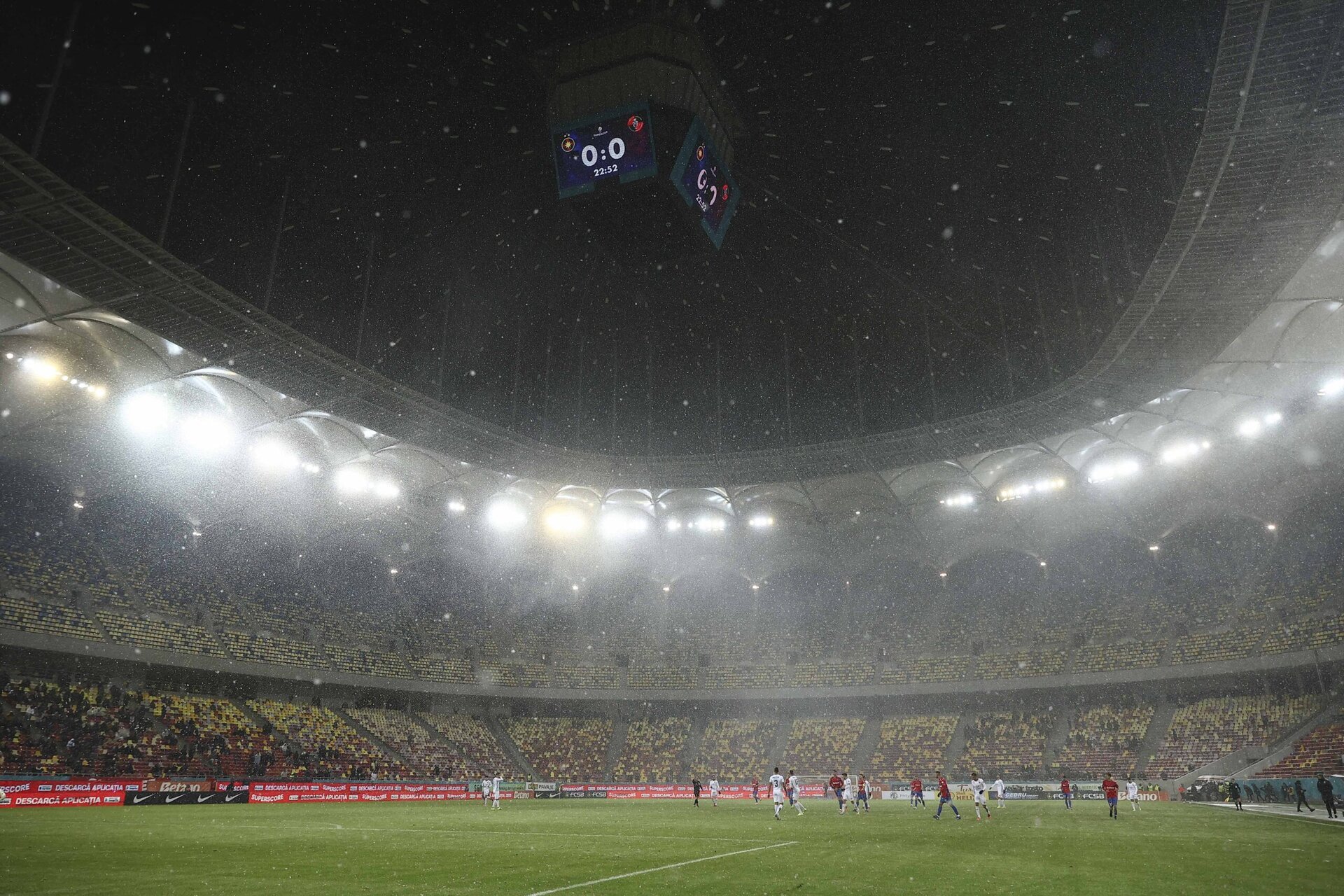 Degradarea acoperișului Arena Națională a forțat Primăria Capitalei să își reconfigureze radical abordarea în privința mentenanței celui mai scump stadion din România, al cărui sistem retractabil, odinioară simbol al modernizării, devine tot mai problematic