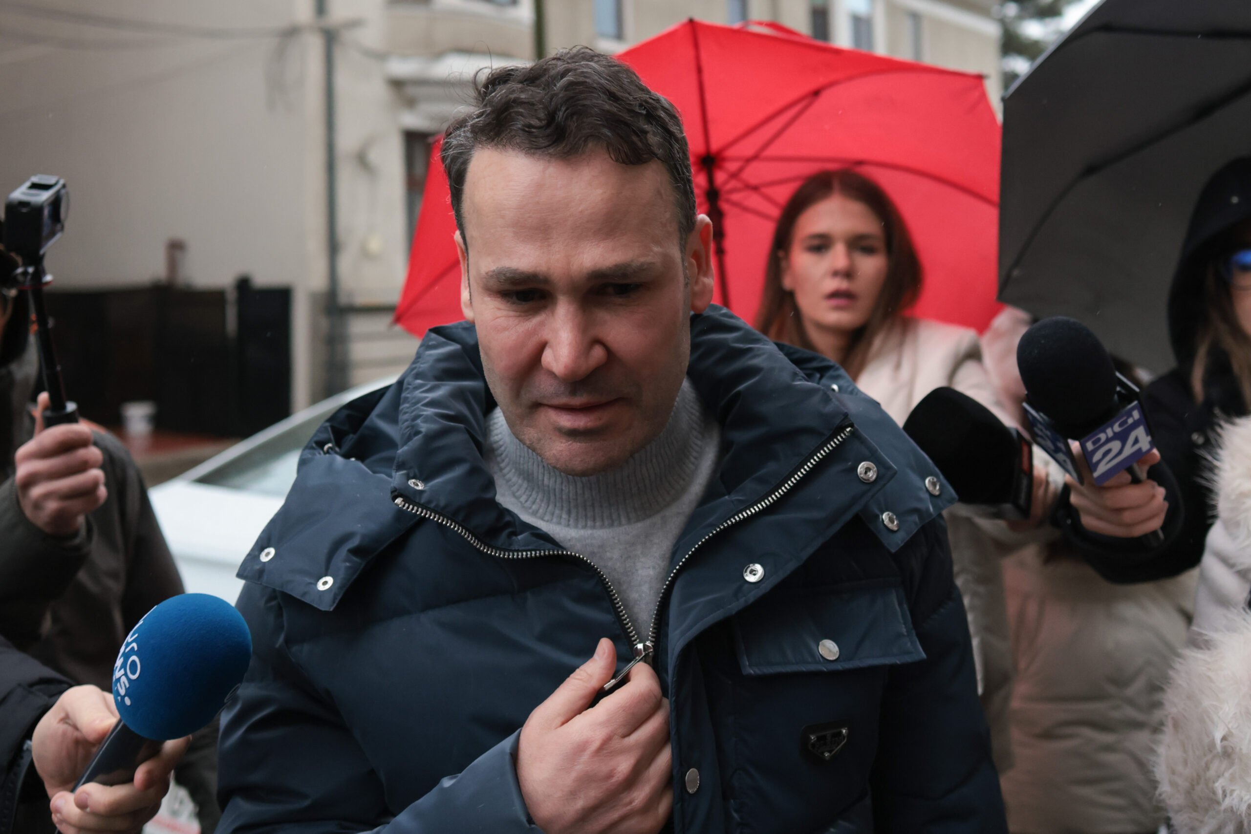 Judecătorii de la Tribunalul București urmează să decidă astăzi asupra contestației depuse de primarul Sectorului 3, Robert Negoiță, în încercarea de a se întoarce la conducerea Primăriei, după ce a fost oprit de DNA să-și exercite atribuțiile